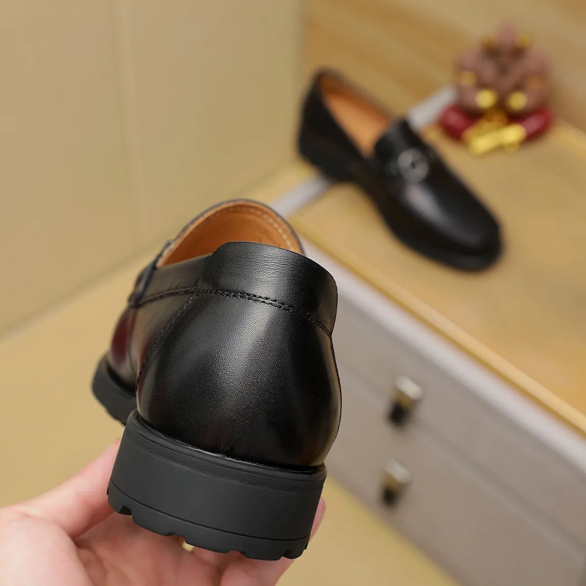Men's shoes 250 Ferragamo [Ferragamo] top imported suit men's shoes 💯Original copy of the official website, product materials: selected imported embossed calfskin + luxury hardware buckle accessories ~ imported water-dyed cow 🐂 leather lining. Strong three-dimensional visual effect, original combination outsole, multiple colors available😘 Size: 39-44 (38.45.46. Customized)